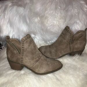 Rock & Candy Lipton Brown Microseude Booties Chelsea Ankle Boots Womens NWOT